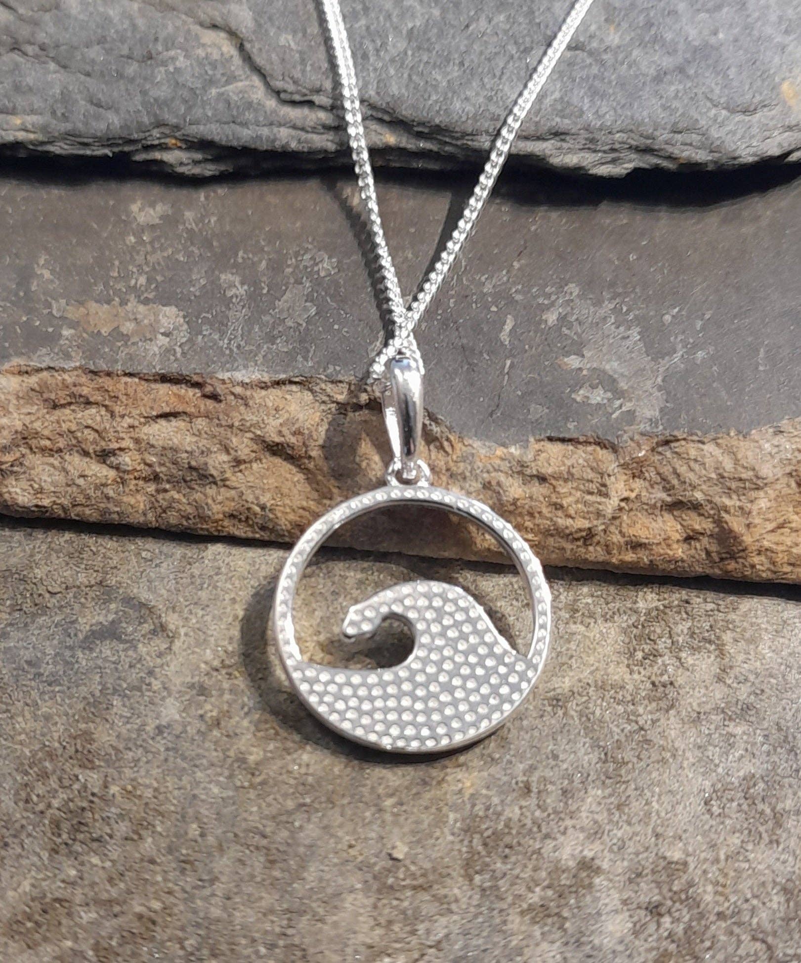 SP487BC - 15MM BLUE RESIN WAVE PENDANT