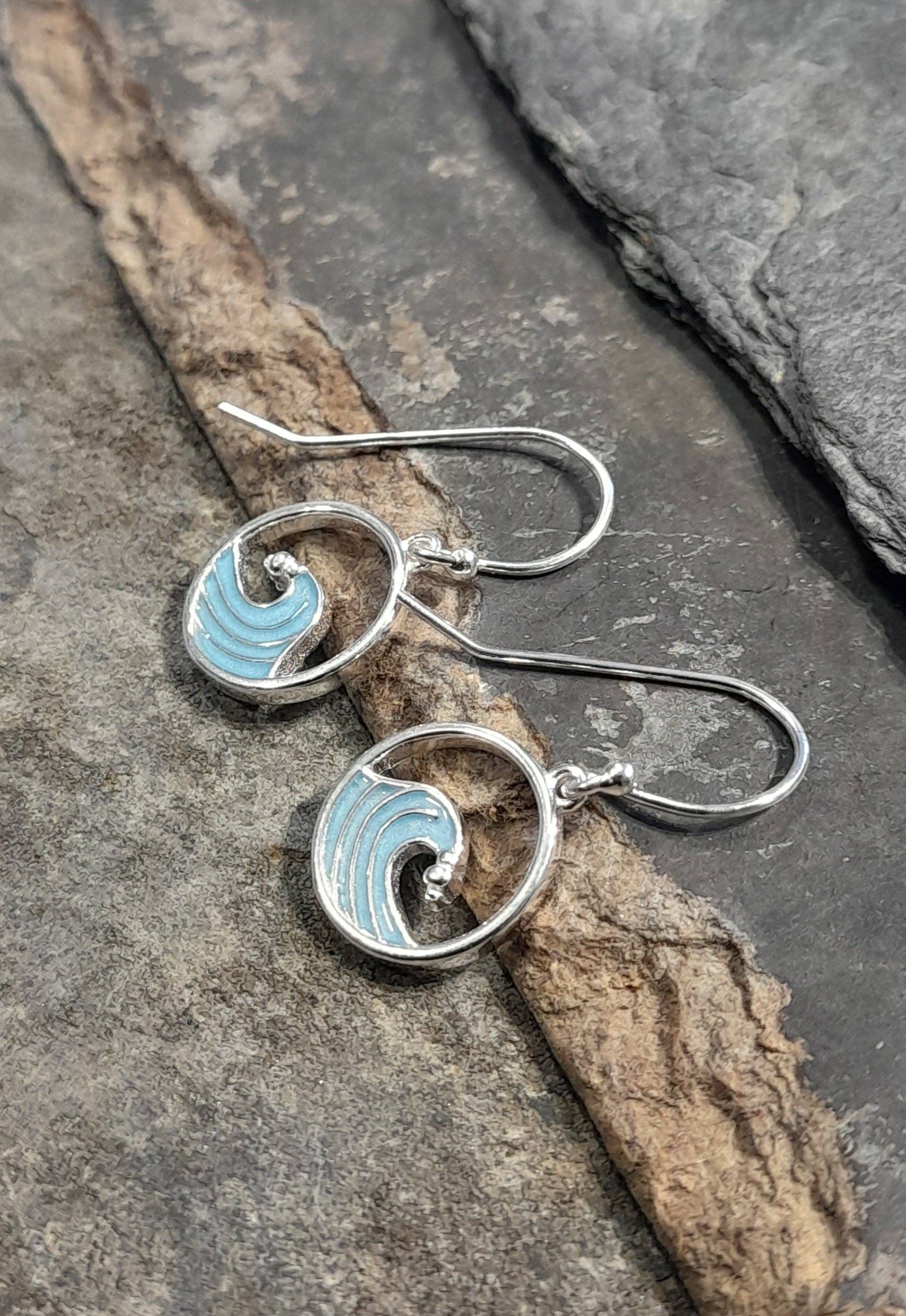 SE537B - 12MM BLUE RESIN WAVE EARRING