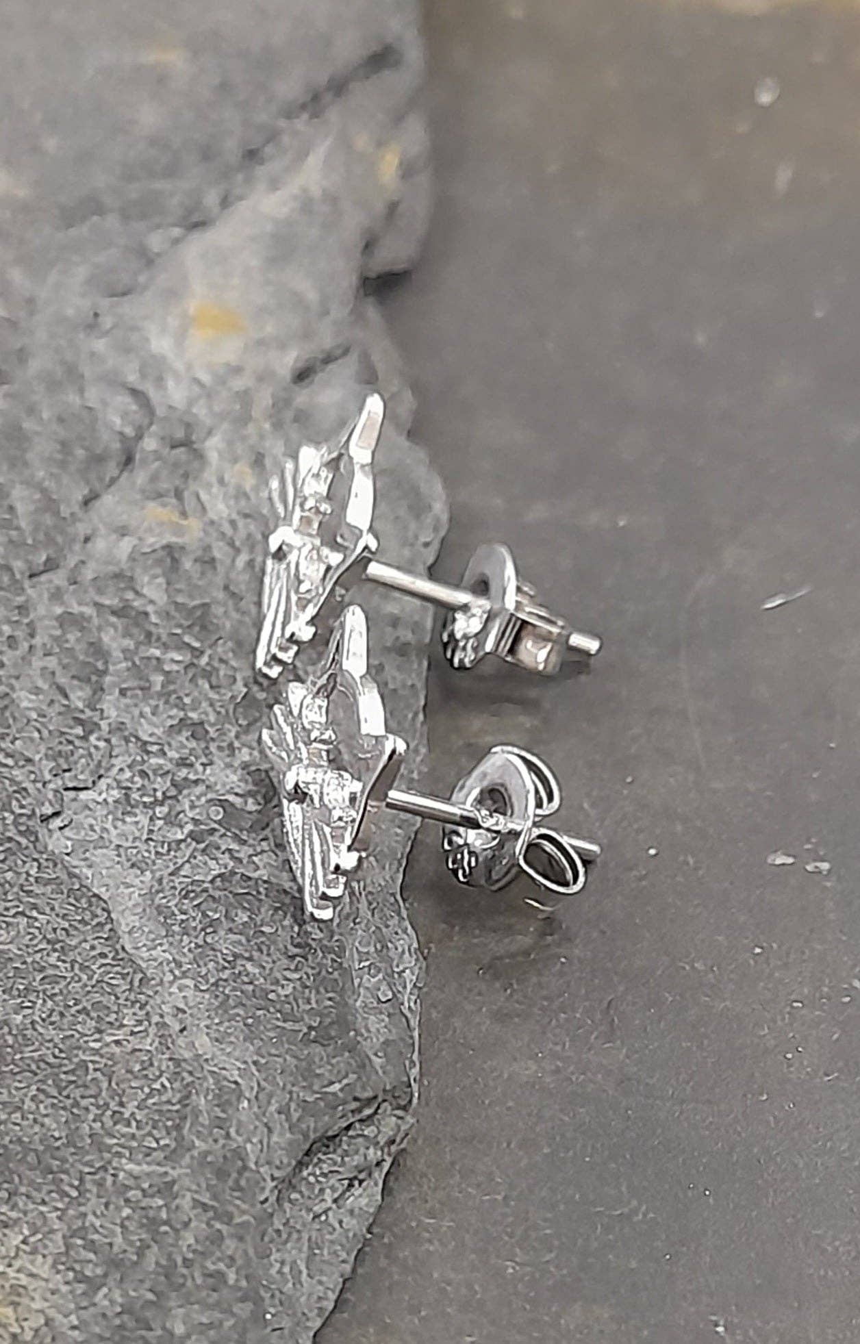 SS811B - OUTLINE CAT SILVER PLATE 9X8MM