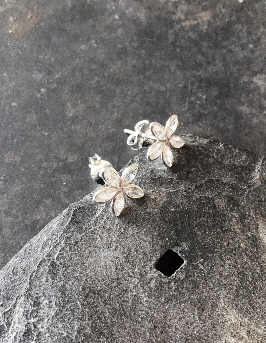 SS459B - 5 PETAL CZ FLOWER STUD 10MM DIA