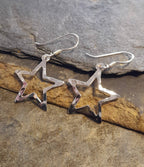 OUTLINE HAMMERED STAR EARRINGS 18MM