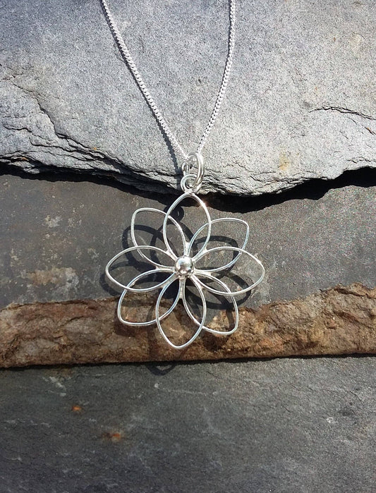 Blue Lily 925 Silver - Wirework Daisy Pendant