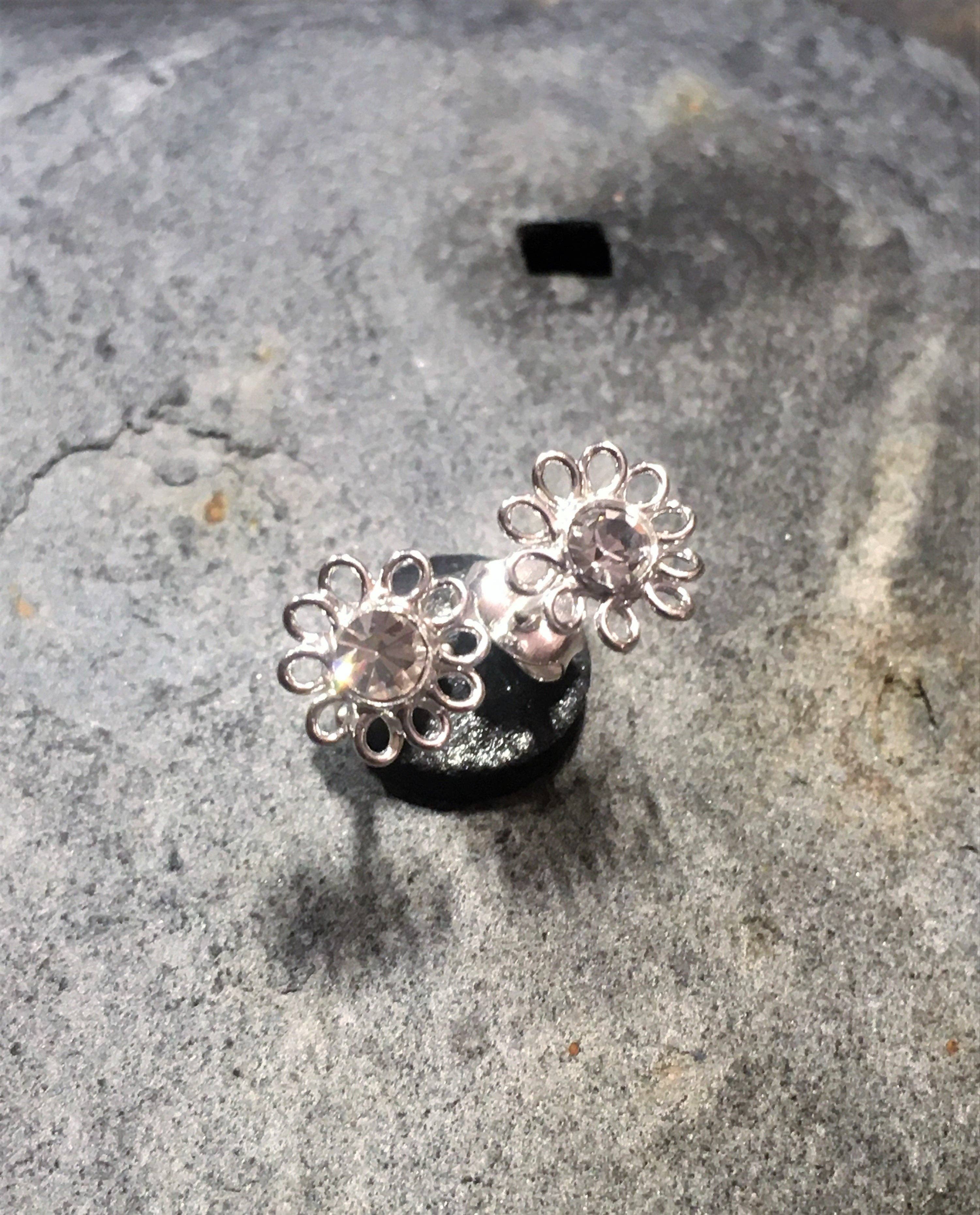 CLEAR CZ FLOWER STUD EARRINGS 8MM