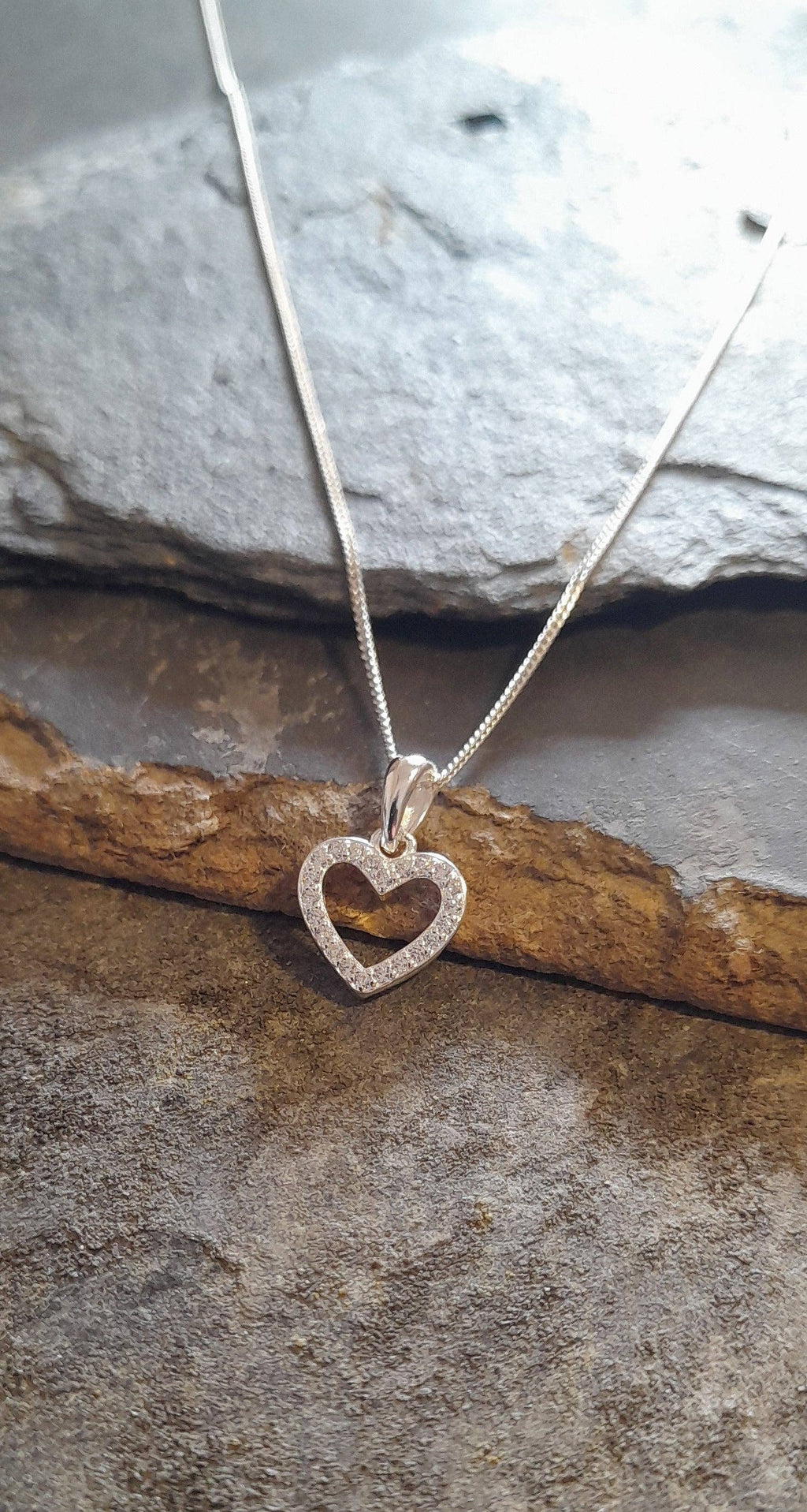 CZ OUTLINE HEART 10MM