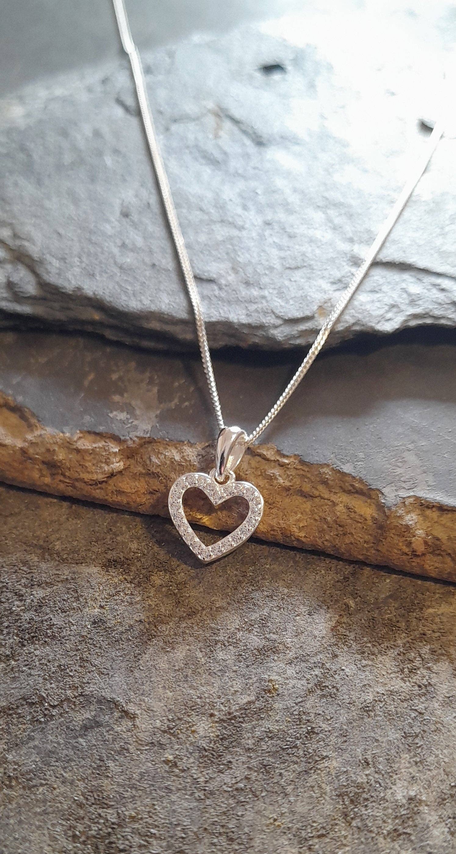 CZ OUTLINE HEART 10MM