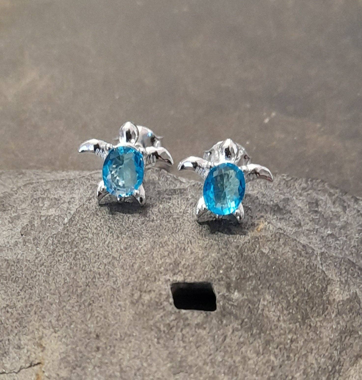 SS651B - AQUA CZ TURTLE 8 X 7MM Silver Studs