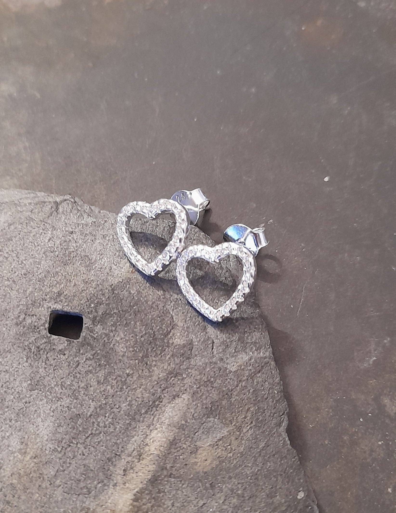 CLEAR CZ 10MM OUTLINE HEART STUD EARRINGS