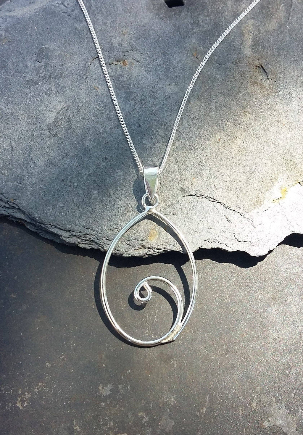 SILVER WIRE OVAL PENDANT