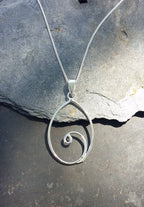 SILVER WIRE OVAL PENDANT