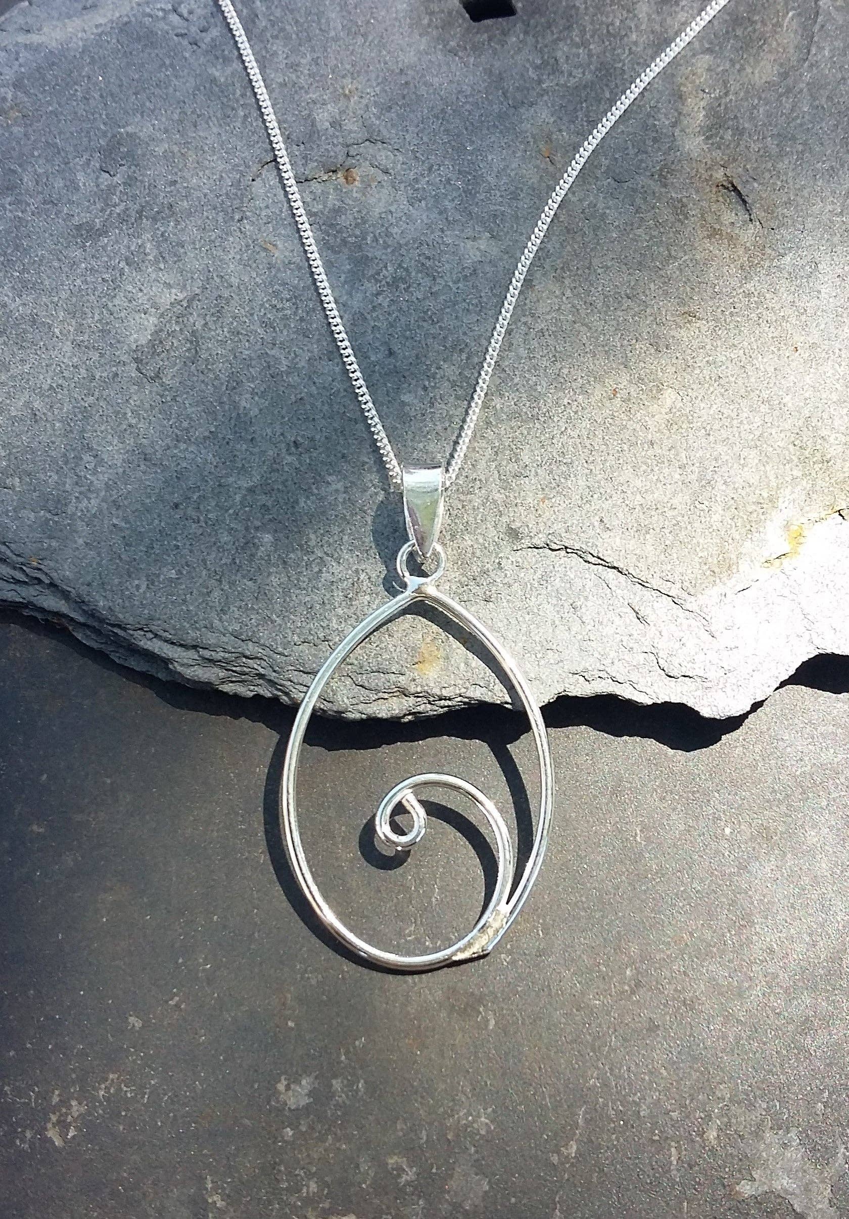 SILVER WIRE OVAL PENDANT