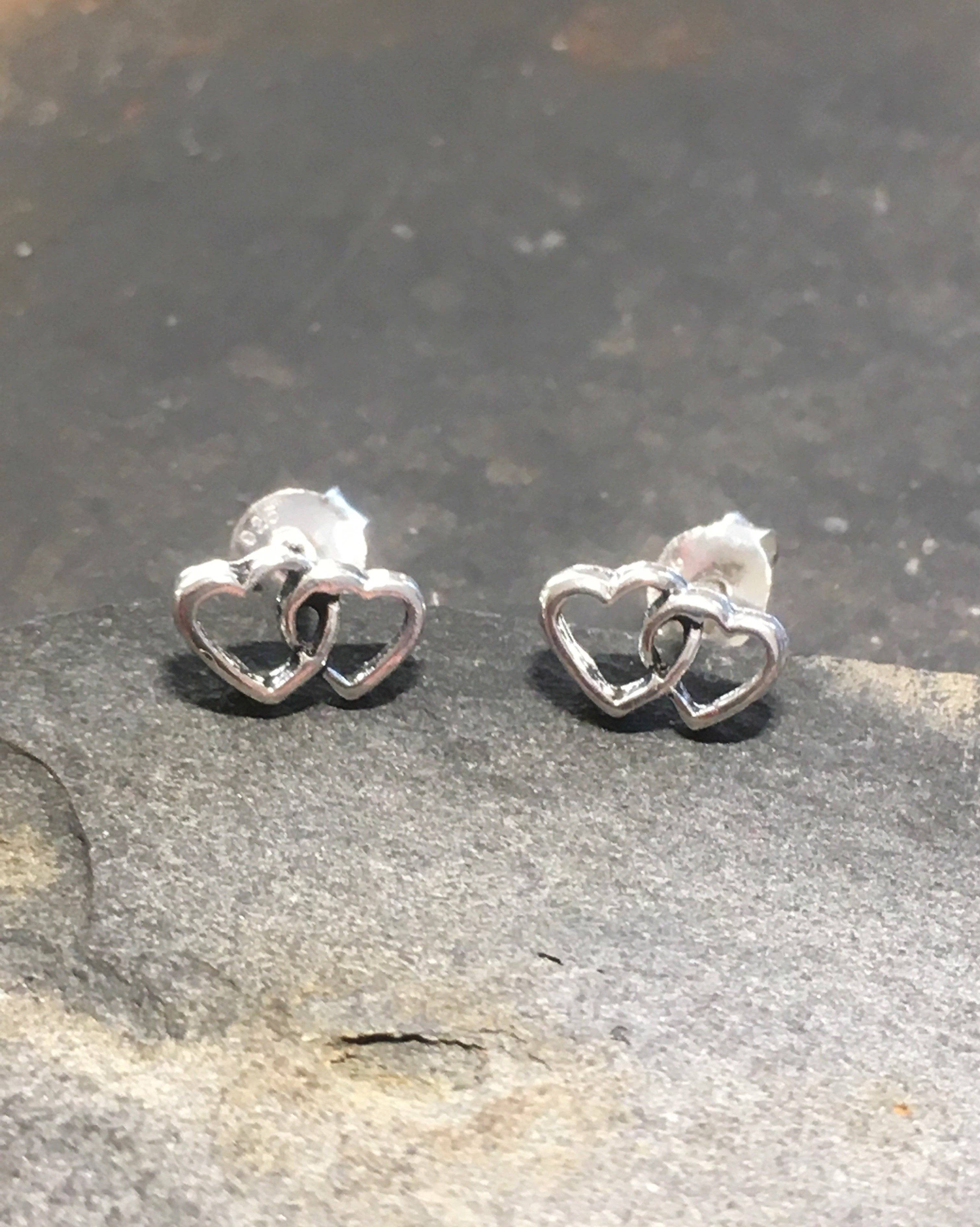 Blue Lily 925 - DOUBLE HEART STUD 7MM X 4MM