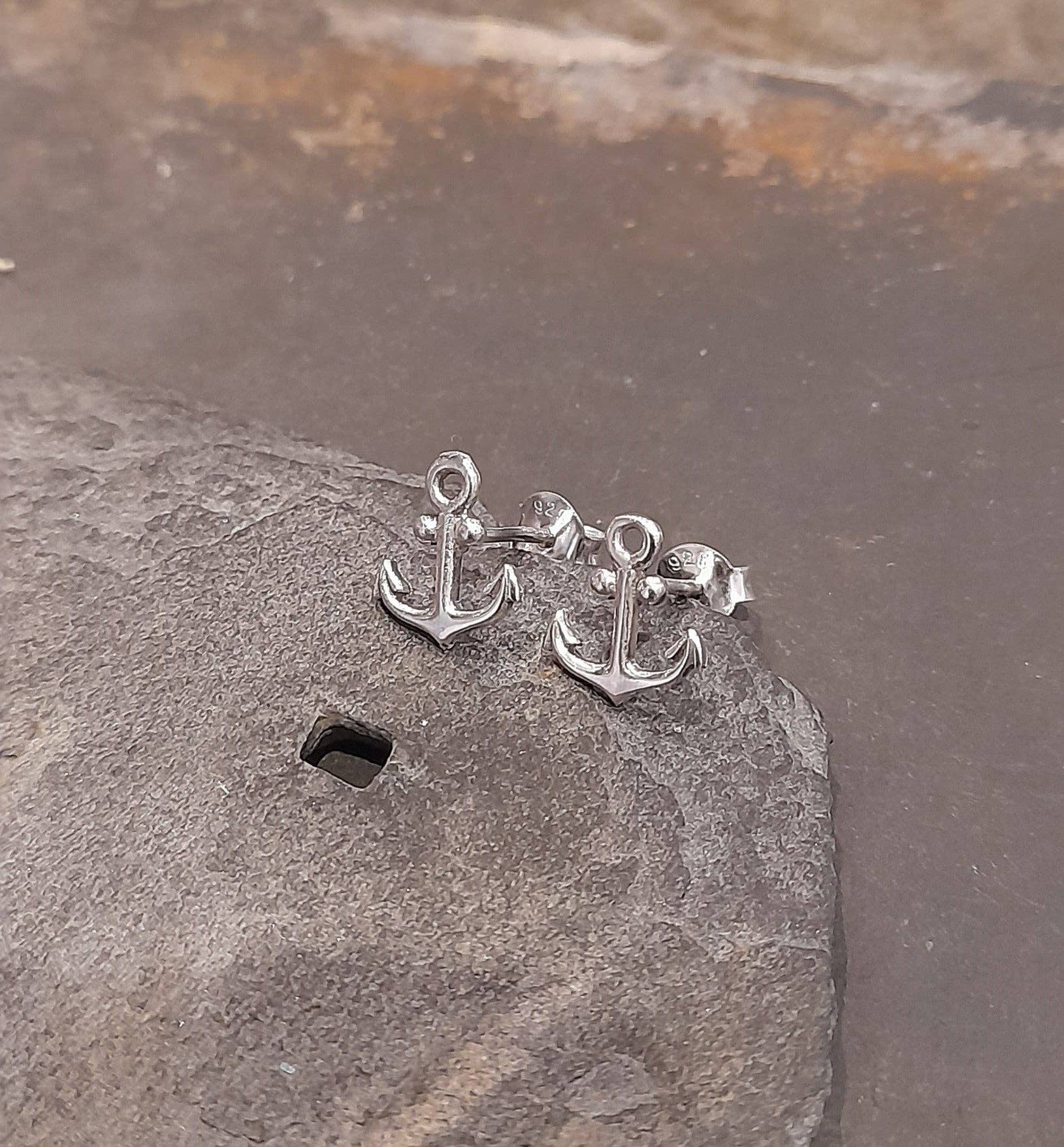 Blue Lily -  ANCHOR STUD 10x7MM