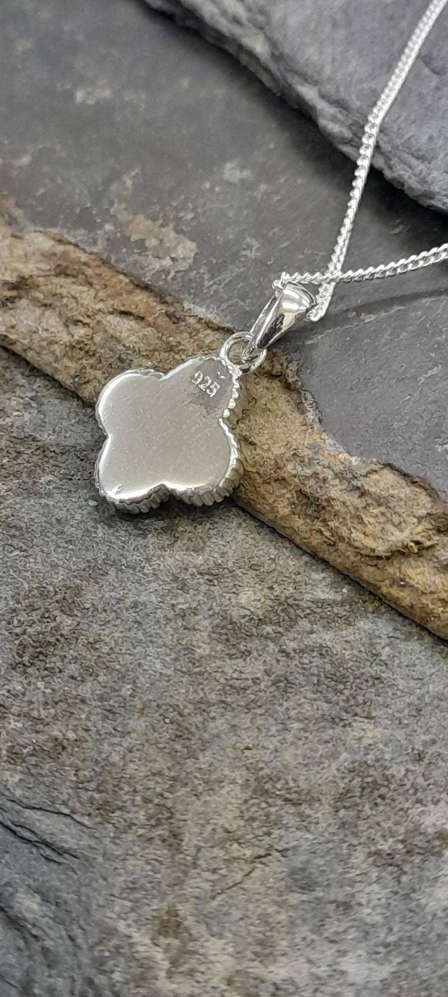 SP468BC - GREEN TQ FLOWER PENDANT 12MM DIA