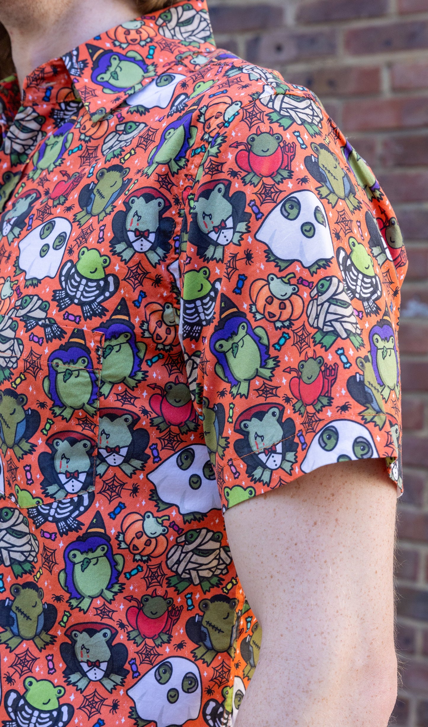 Halloween: Party Frogs Short Sleeve Shirt