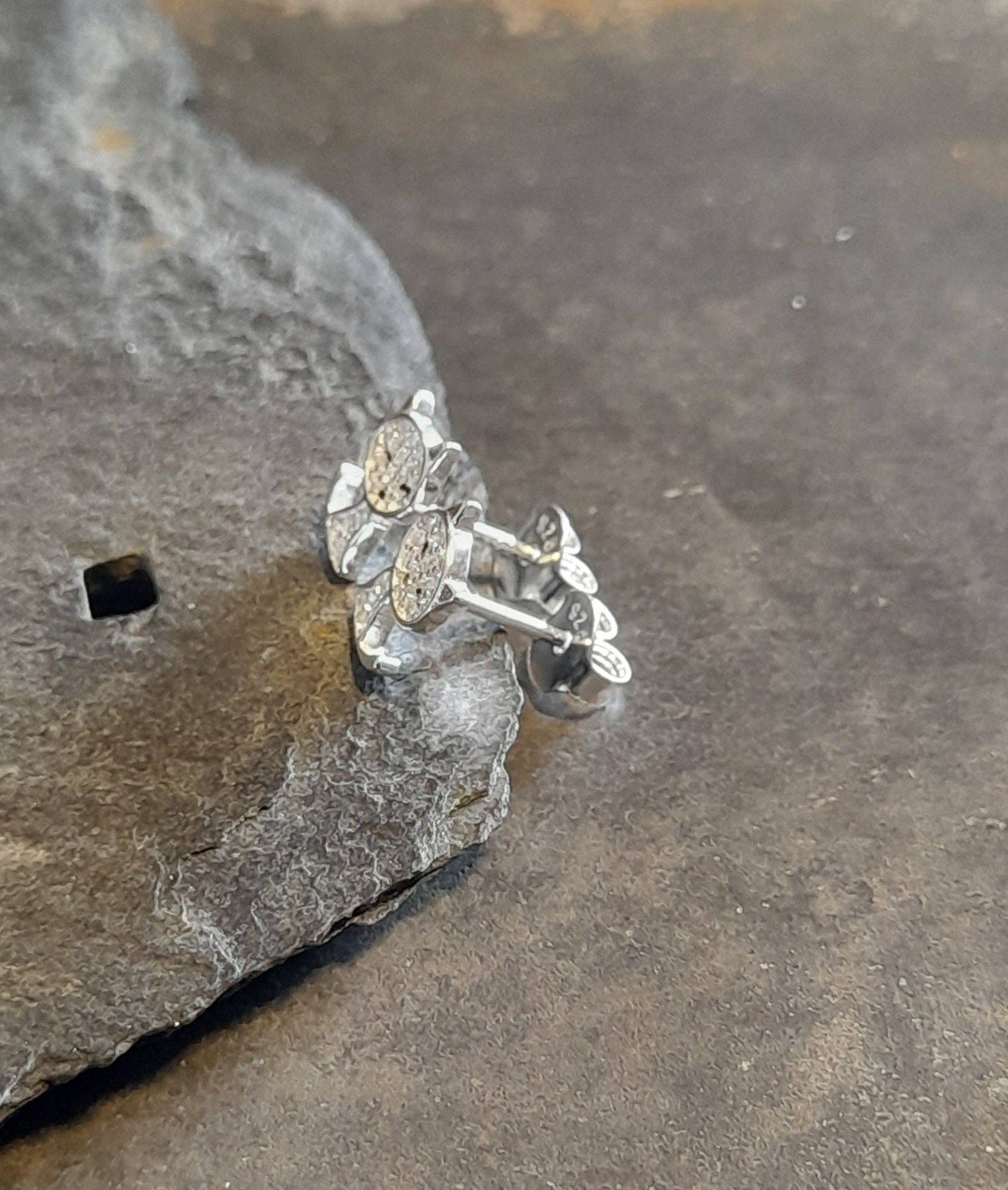 Blue Lily 925 - CLEAR CZ CAT  STUD 10MM