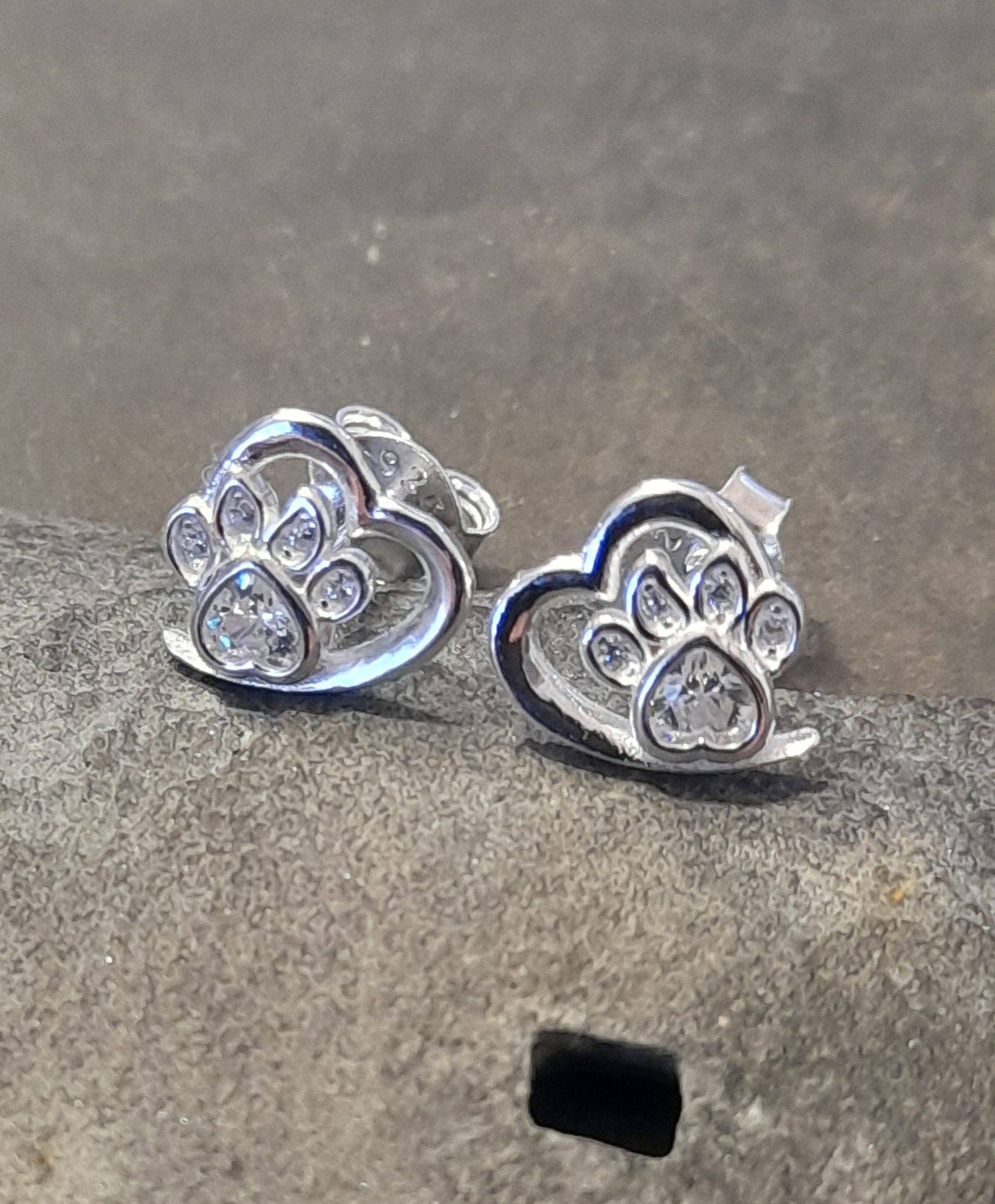 OUTLINE HEART WITH CLEAR CZ PAW EARRINGS 8 X 10MM