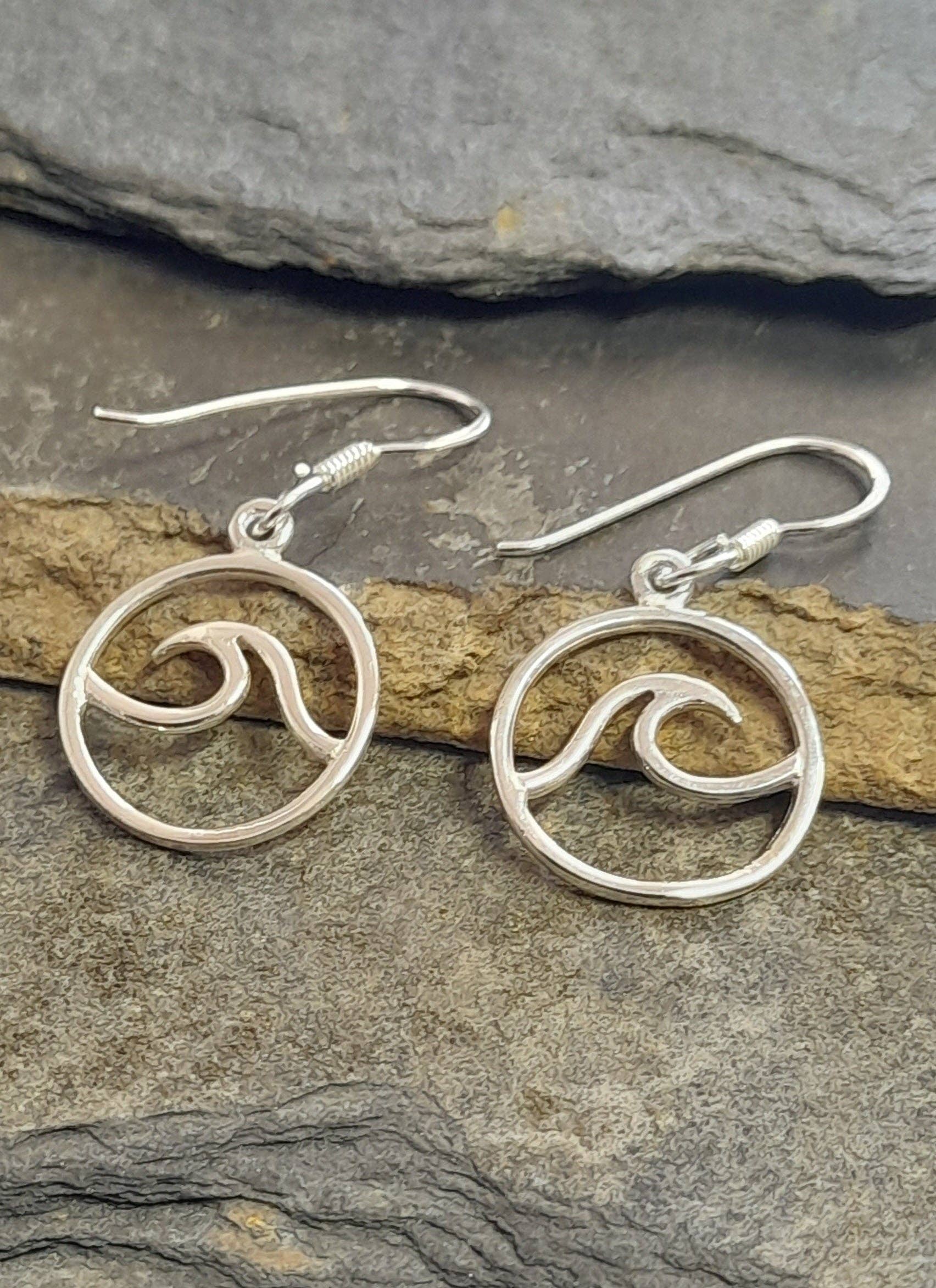 ROUND WAVE EARRINGS  15MM