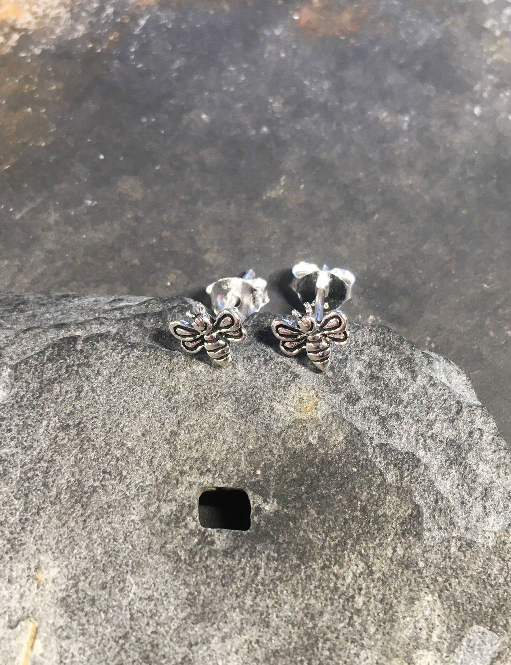 SS510B - SILVER BEE STUD 6MM