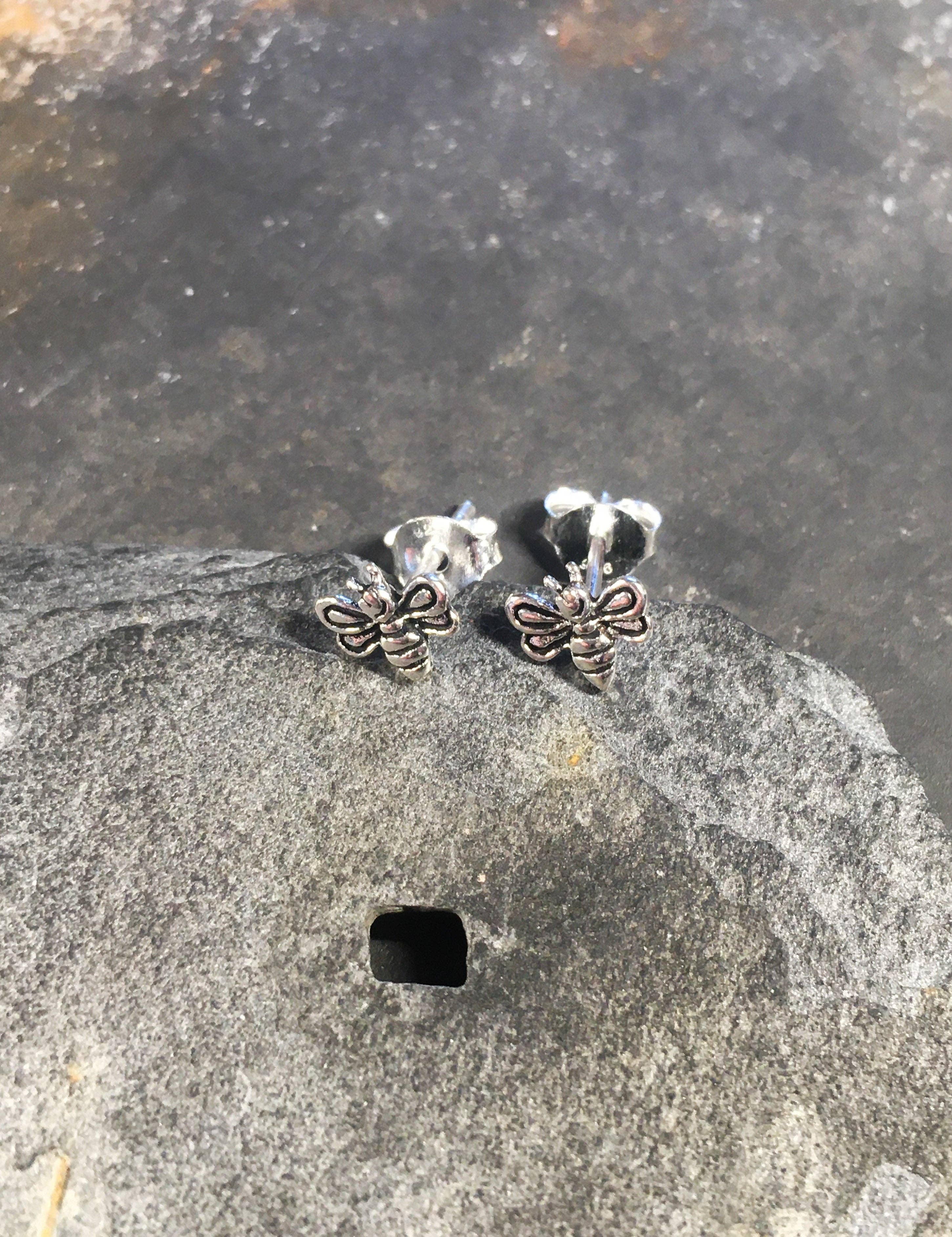 SS510B - SILVER BEE STUD 6MM