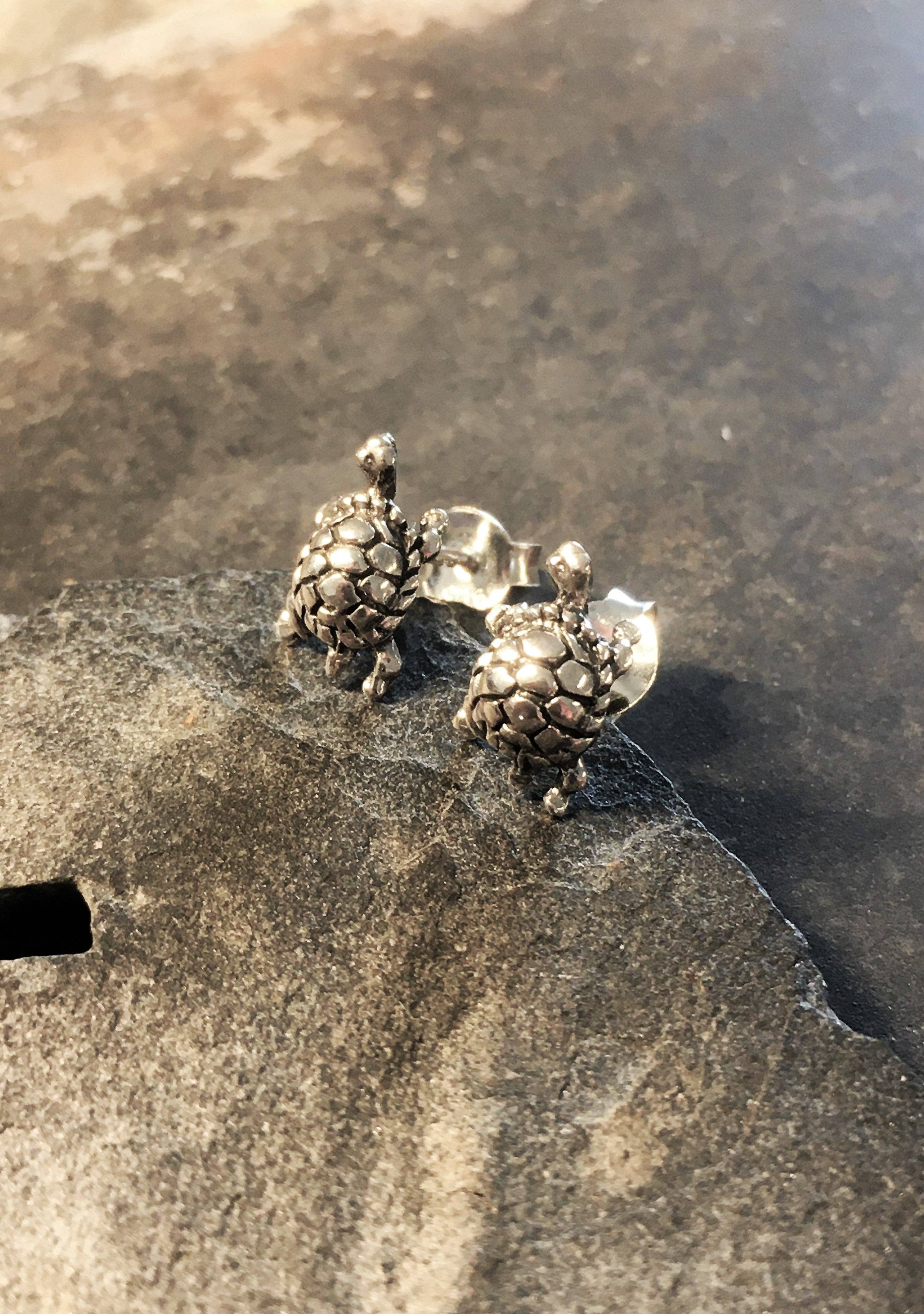 TORTOISE STUD EARRINGS 5 X 9MM