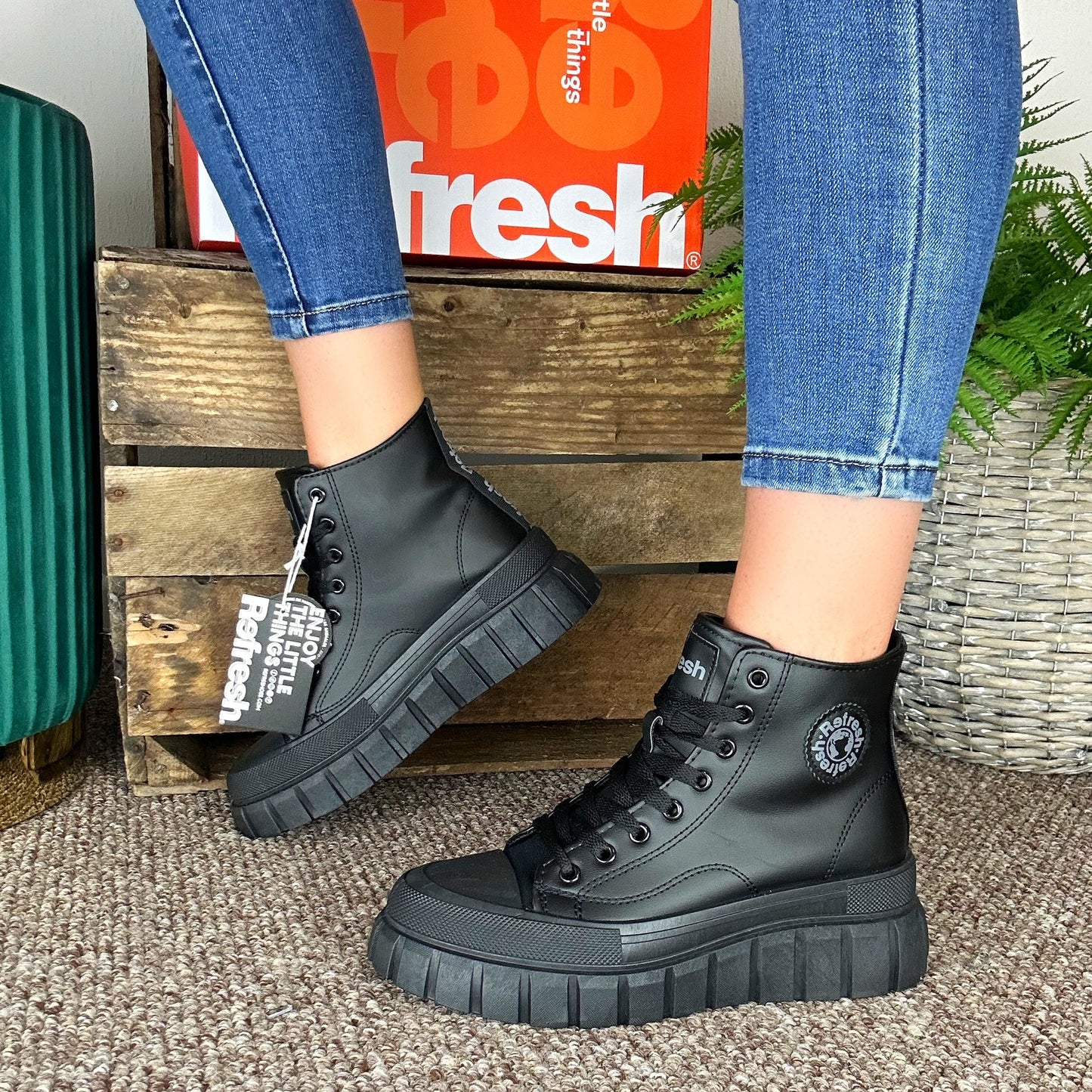 REFRESH - CHUNKY LACED ANKLE BOOT IN BLACK 170114